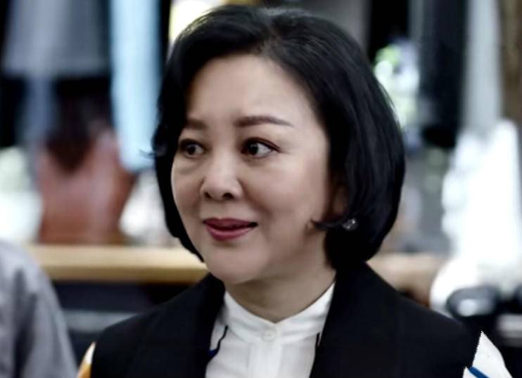 出道35年,28岁成名的2段婚姻