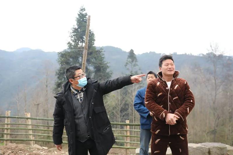 驻村工作队抗疫战贫两不误,走进一线战胜疫情