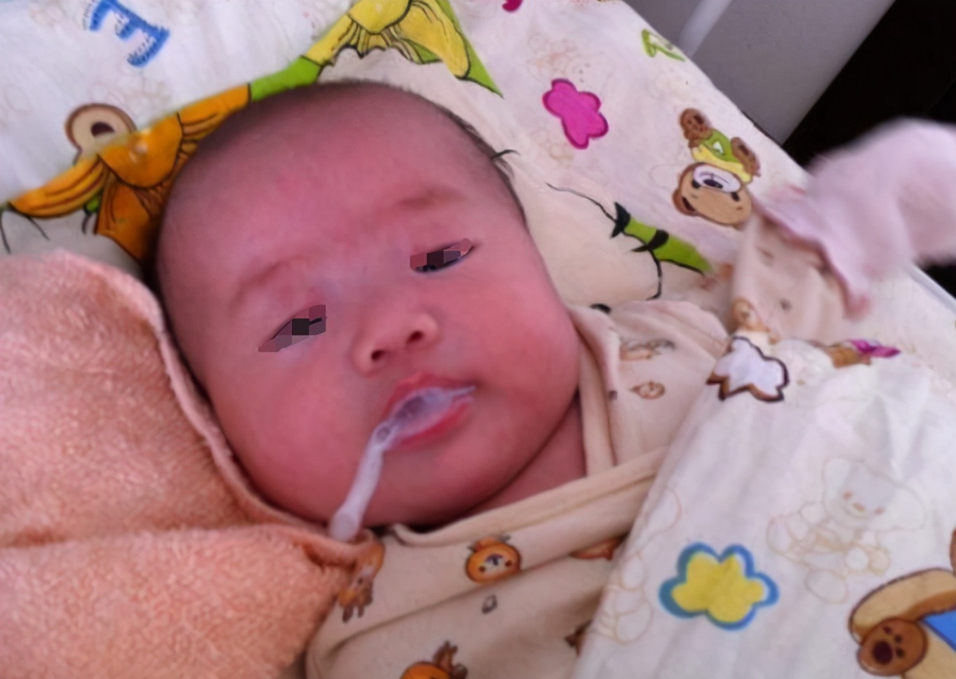 为什么拍嗝了宝宝还会吐,为什么给娃拍嗝会吐奶