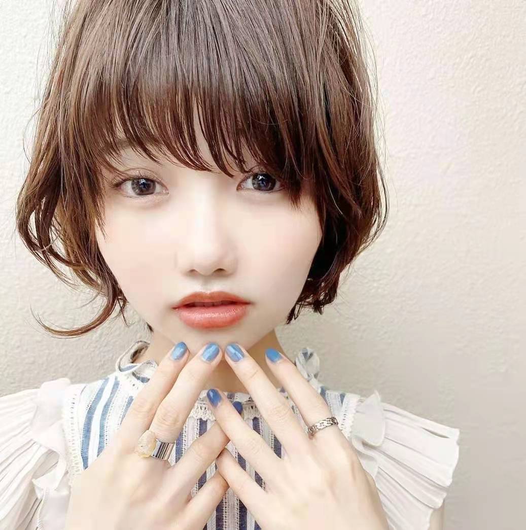 脸比较圆适合什么发型显脸小,脸大脸圆适合什么发型减龄