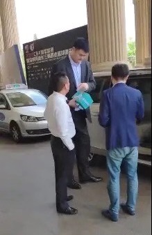 姚明13岁女儿近照曝光,姚明13岁女儿近照