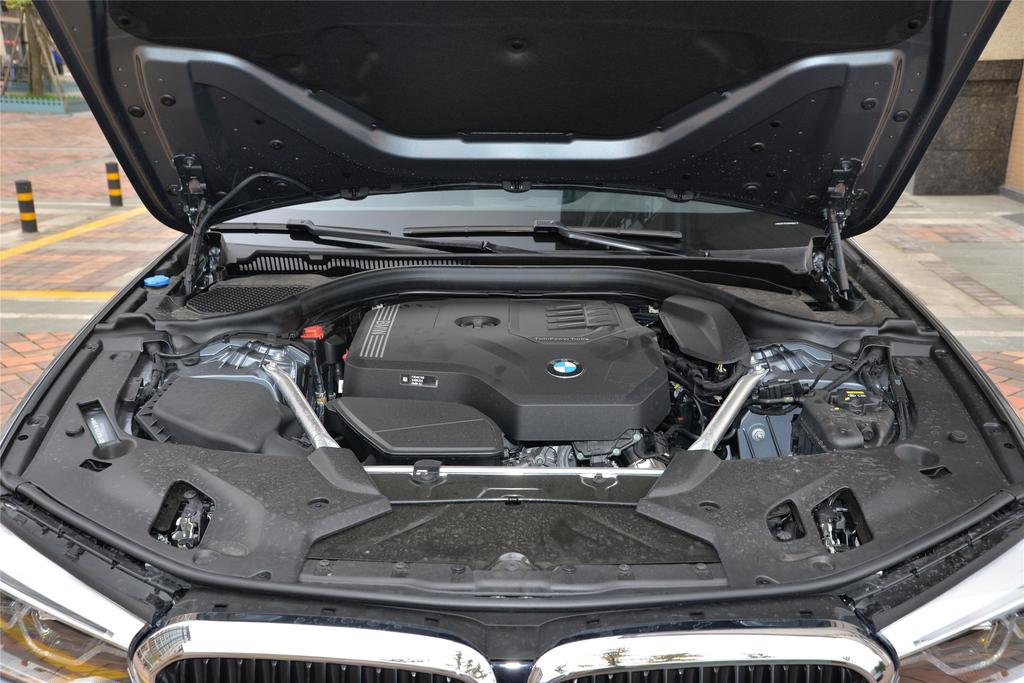 进口宝马5系全新2024款红色内饰,2020款宝马5系530li内饰功能