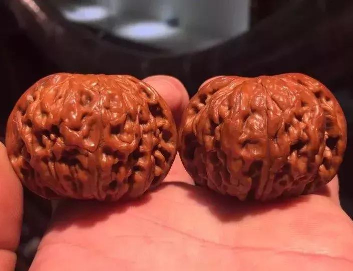 文玩核桃应该是先包浆还是先上色,文玩手串核桃怎么上色快包浆快