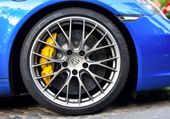 保时捷911跑车回头率,保时捷帕拉梅拉和911回头率