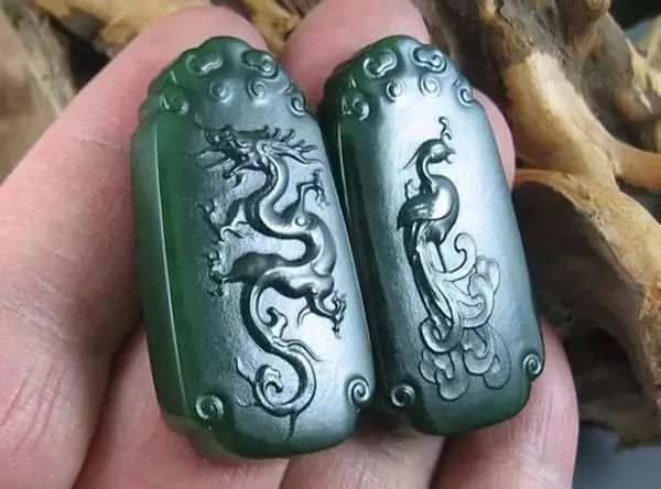 一眼鉴别是不是玉,怎么判断玉石是机雕还是手雕