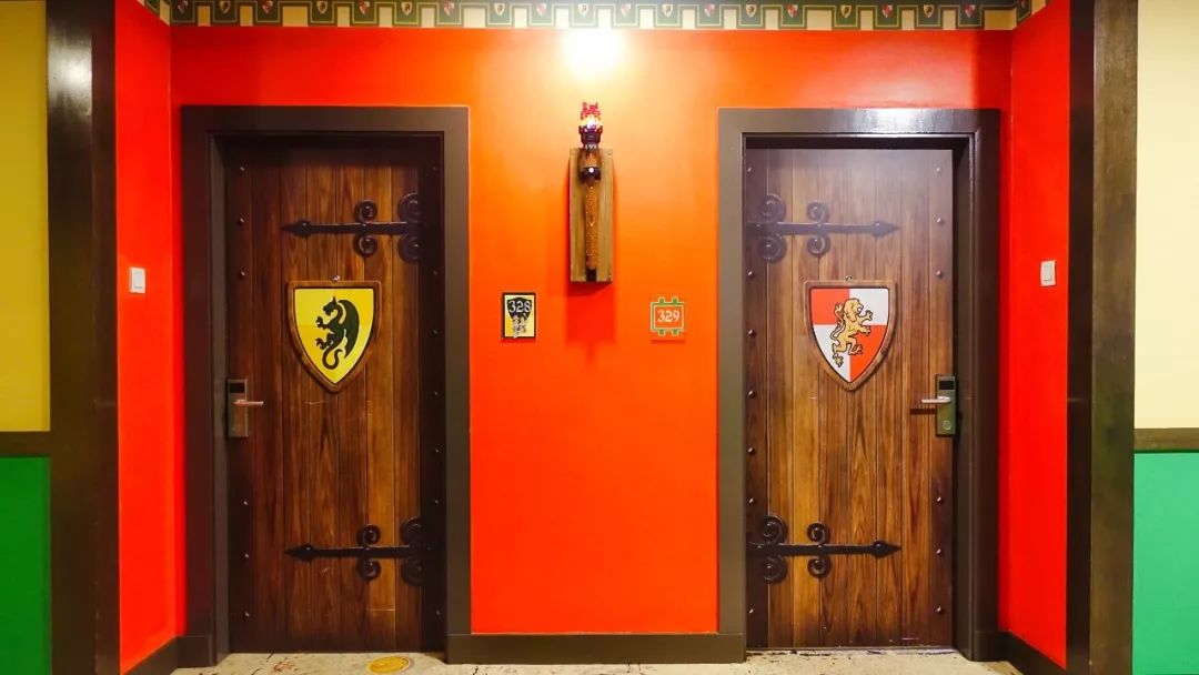 整个房间全拼上乐高是什么感受,现实中的乐高世界