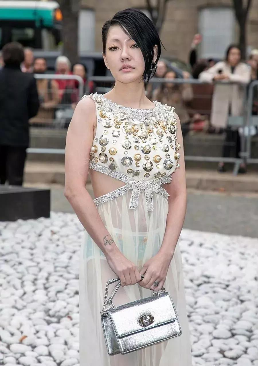 大s和小s二女儿买衣服,小s被大s吐槽