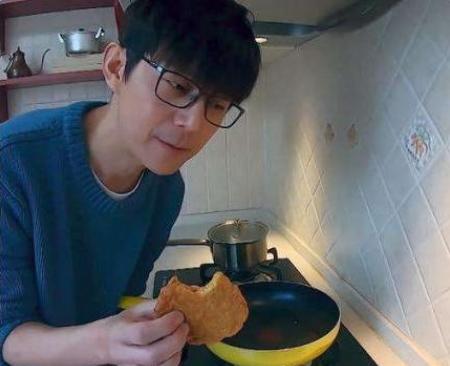 何炅做的酸甜小蛋糕视频,何炅做的美食全过程