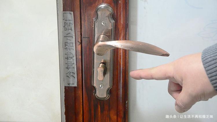 门被反锁了怎么快速开锁,门被反锁不用找开锁匠