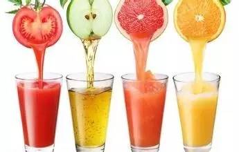 白衣服有污渍如何处理,衣服上的顽固污渍怎么处理