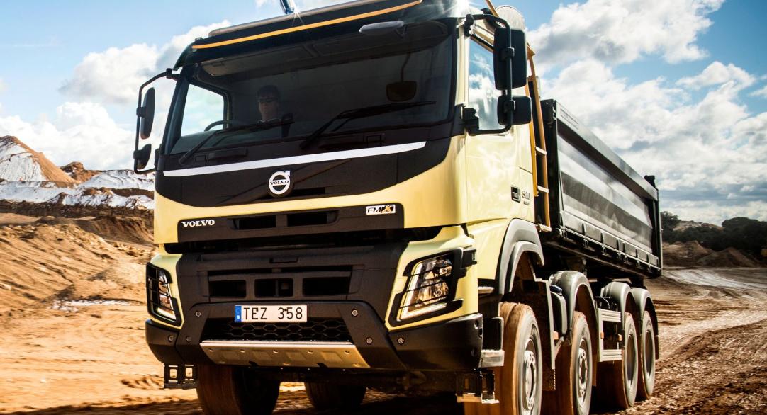 为啥美国重卡的排气向上设计,而国内重卡是朝下的呢?