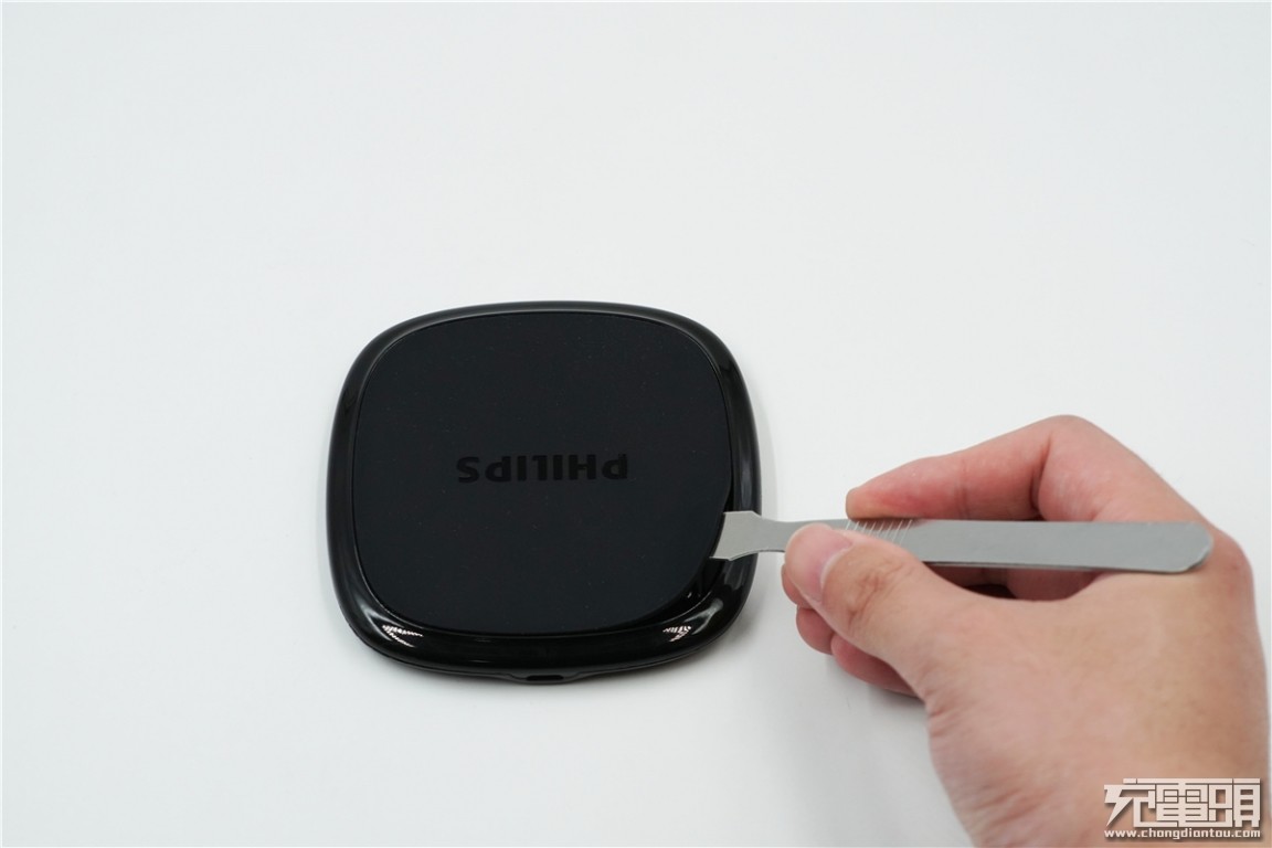 philips充电器拆卸图解,飞利浦dlp2109移动电源拆解