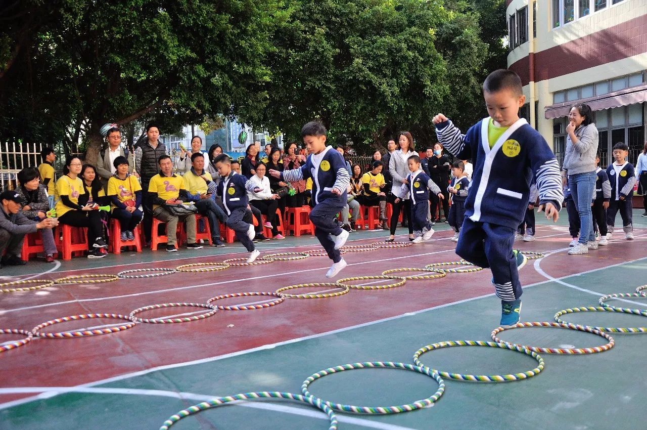 2岁时不会双脚跳或是大运动发育迟缓！角色扮演促进跳跃技能发展