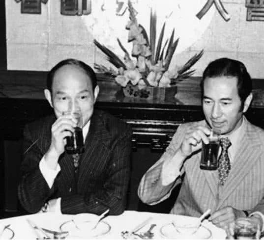 他19岁与人合资开杂货店，日后成为商界富豪，他是如何做到的？