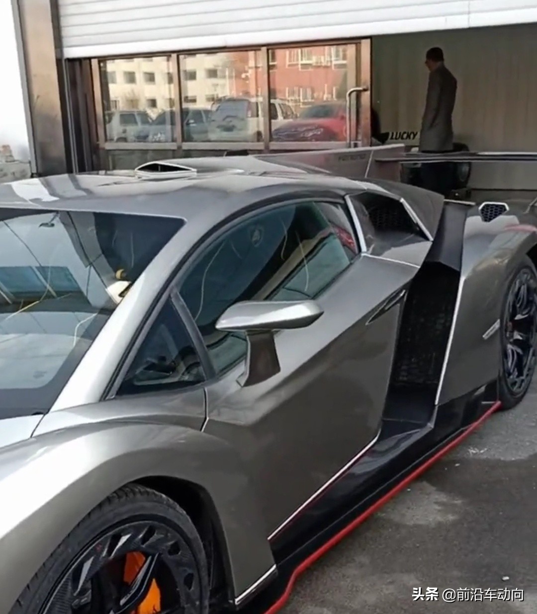 兰博基尼的毒药的英文名是什么,兰博基尼毒药venenoroadster敞篷