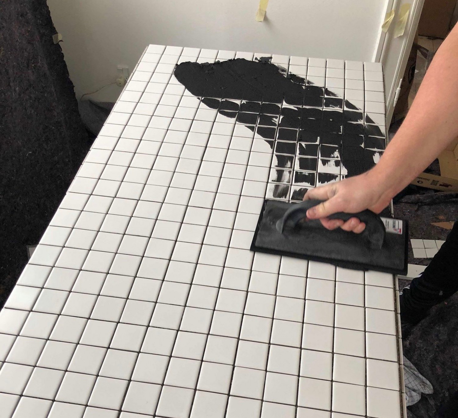 旧桌子桌面贴瓷砖,旧桌子翻新贴砖