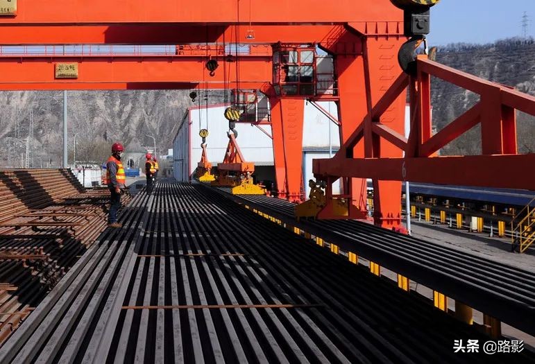 抗击疫情守护平安摄影征稿,战疫情保春运铁路警察在行动