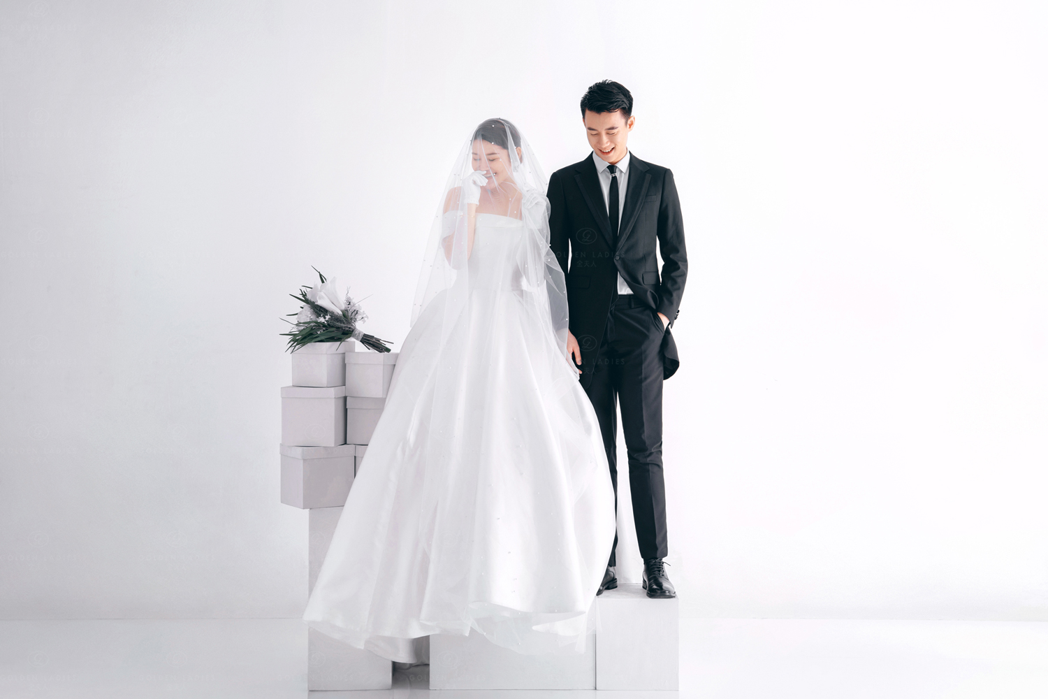 极简光影婚纱照氛围好太绝了,值得珍藏一生的室内婚纱照