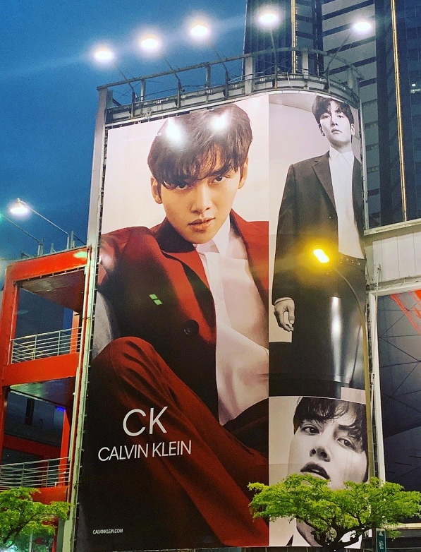 池昌旭黑色冲锋衣,池昌旭纯黑西装