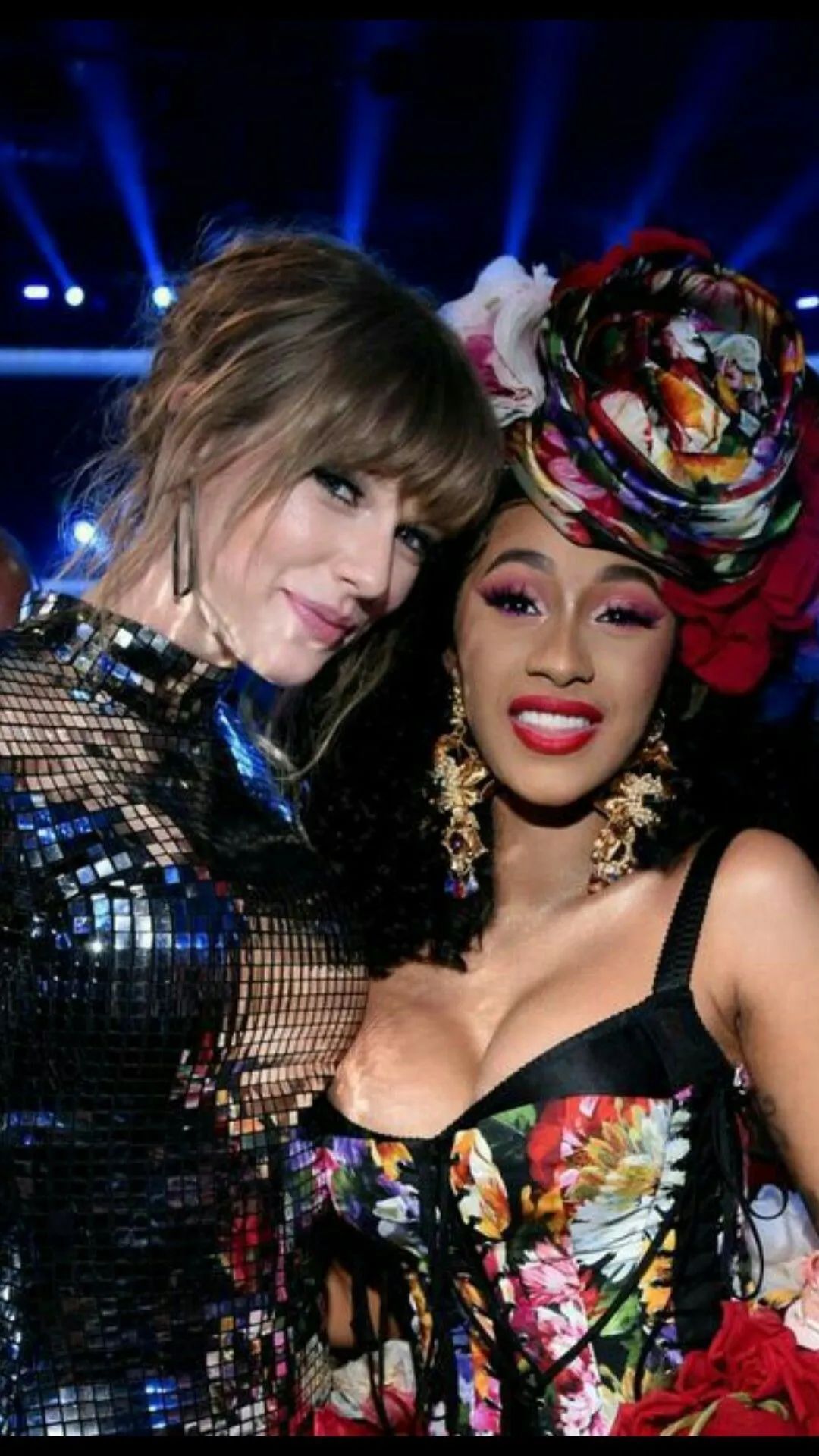 美国当红女歌手火力全开狂赞中国抗疫:人家强大得很