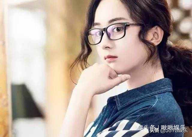 郑爽、刘诗诗、迪丽热巴等女星戴眼镜——这就是明星跟素人的差别
