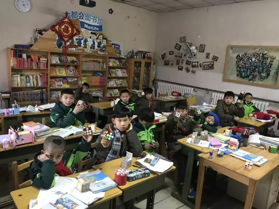 给孩子的第一节动画魔方课,小朋友学的魔方课