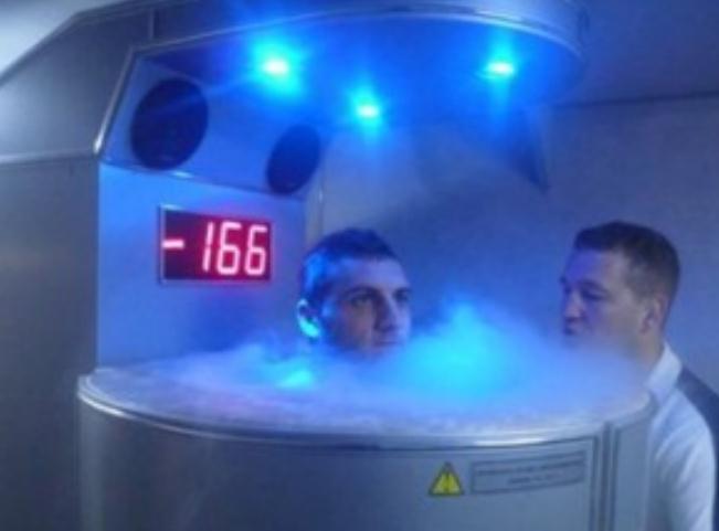 足球运动员为什么要进液氮冷冻舱,运动员为什么要进100多度的冷冻箱