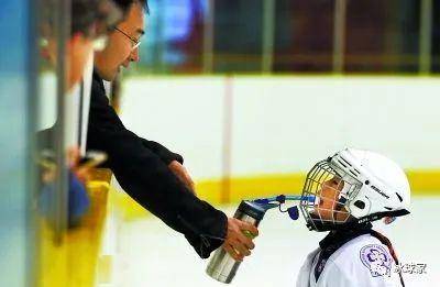 为什么打冰球容易打架,为什么打冰球的都是东北的