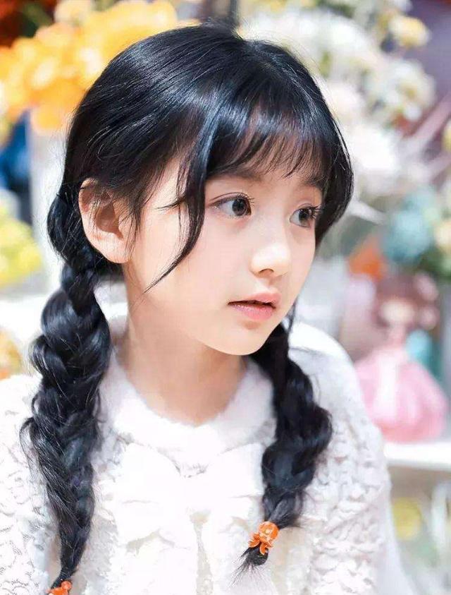 前有赛高酱，后有裴佳欣，蔡萝莉处境艰难，一姐位置或将拱手让人