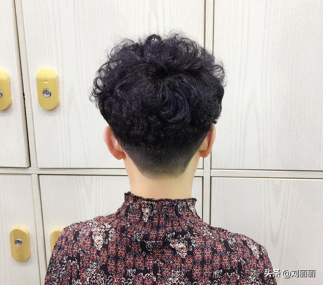 中年女发量少烫什么卷好看,40岁女人头发少烫什么卷好看洋气