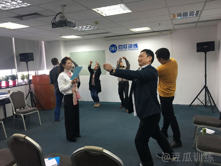 开会老是紧张声音颤抖怎么克服,如何克服开会发言紧张声音颤抖