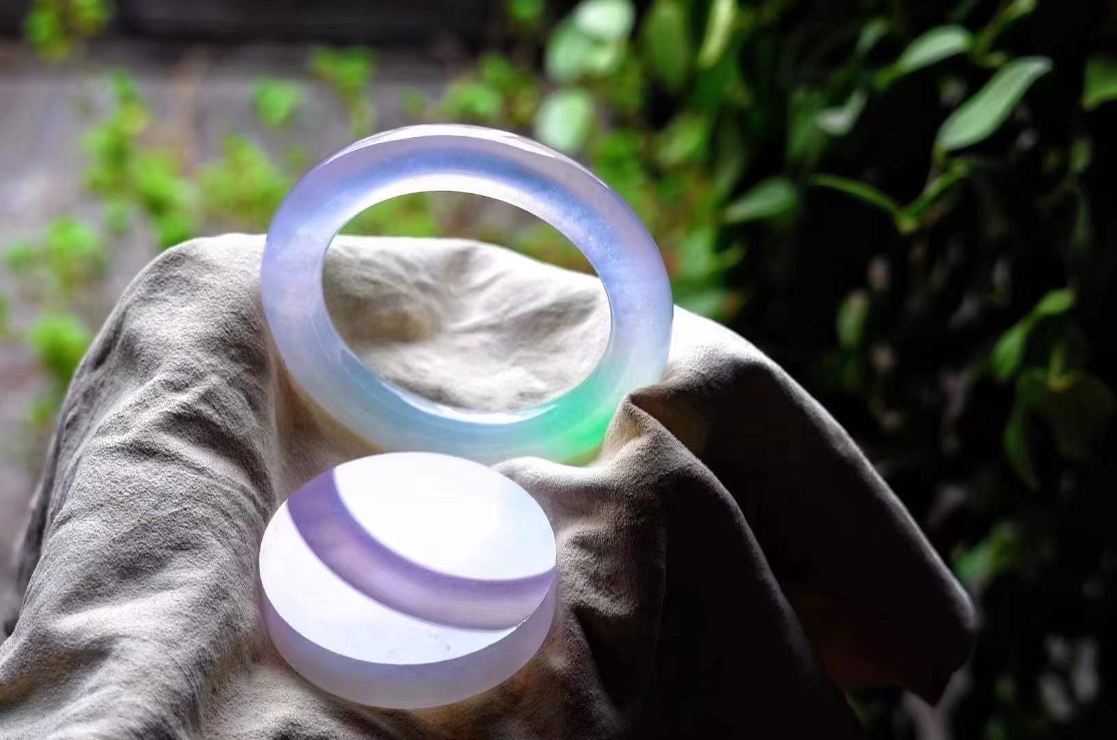 翡翠手镯怎么选比较好,翡翠手镯如何挑种水