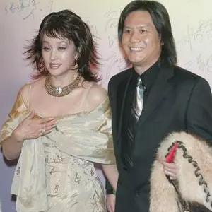 刘晓庆曾经历过4段婚姻,60岁刘晓庆与前夫相拥而泣