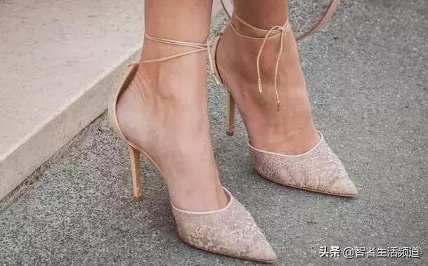 再不担心高跟鞋穿不住或者磨脚了,挑选高跟鞋的方法根据脚型