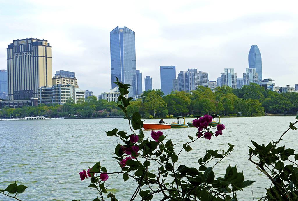 惠州西湖苏东坡小妾墓,惠州西湖和苏东坡有什么关系