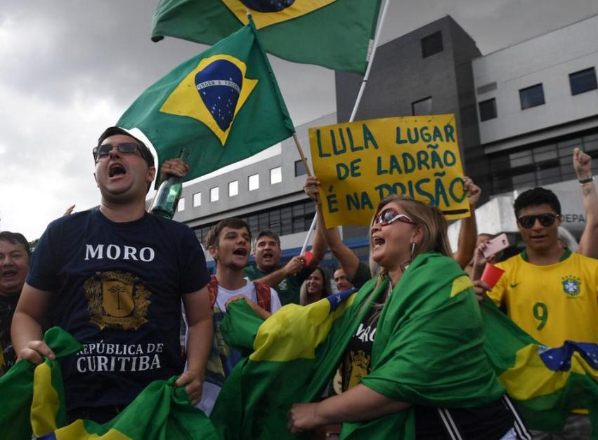 在网课课堂上和女友不可描述！巴西男子被围观，一夜之间走红网络