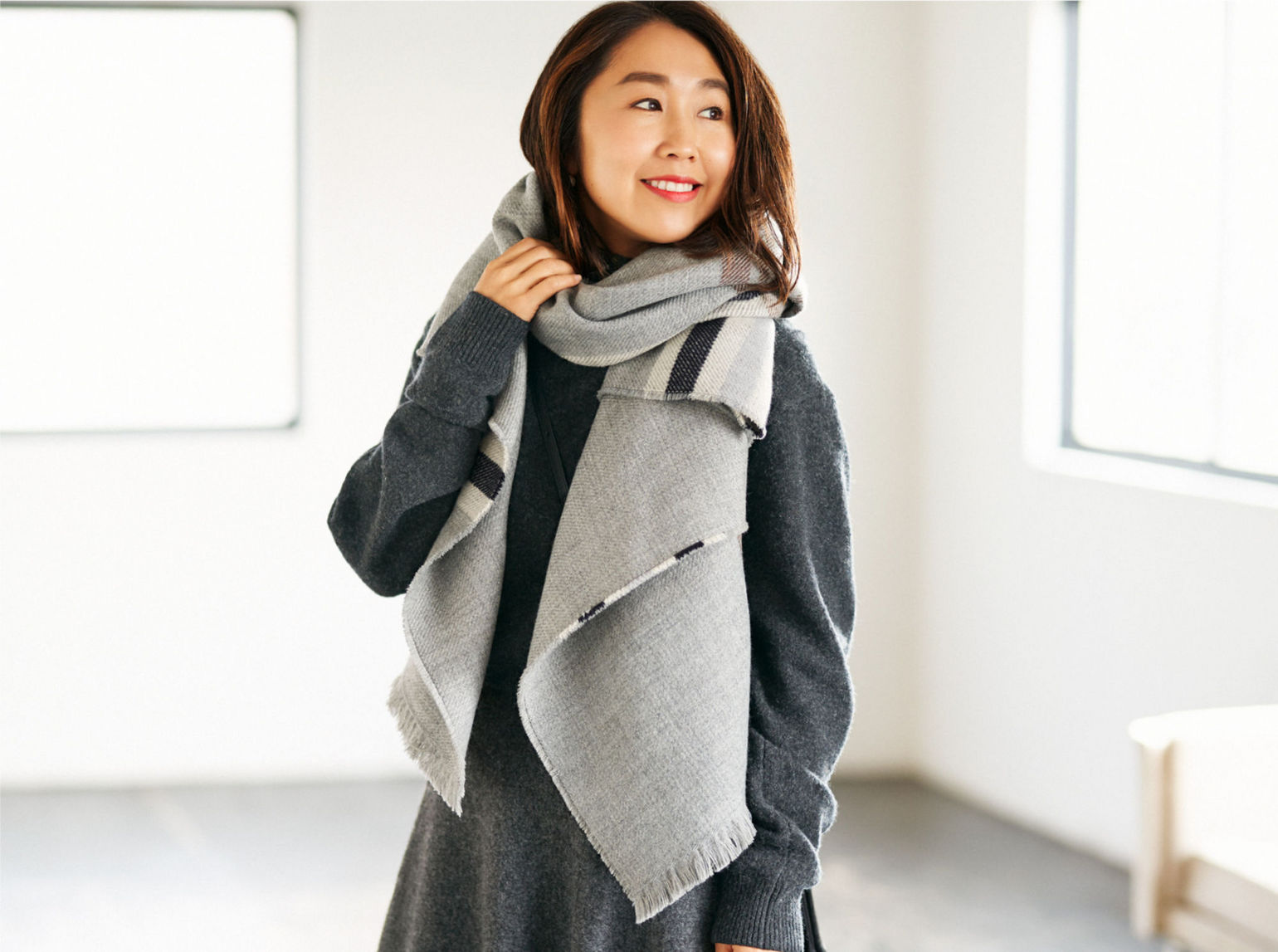 可系围巾的冬季穿搭,围巾搭配技巧早春街头最潮的穿搭