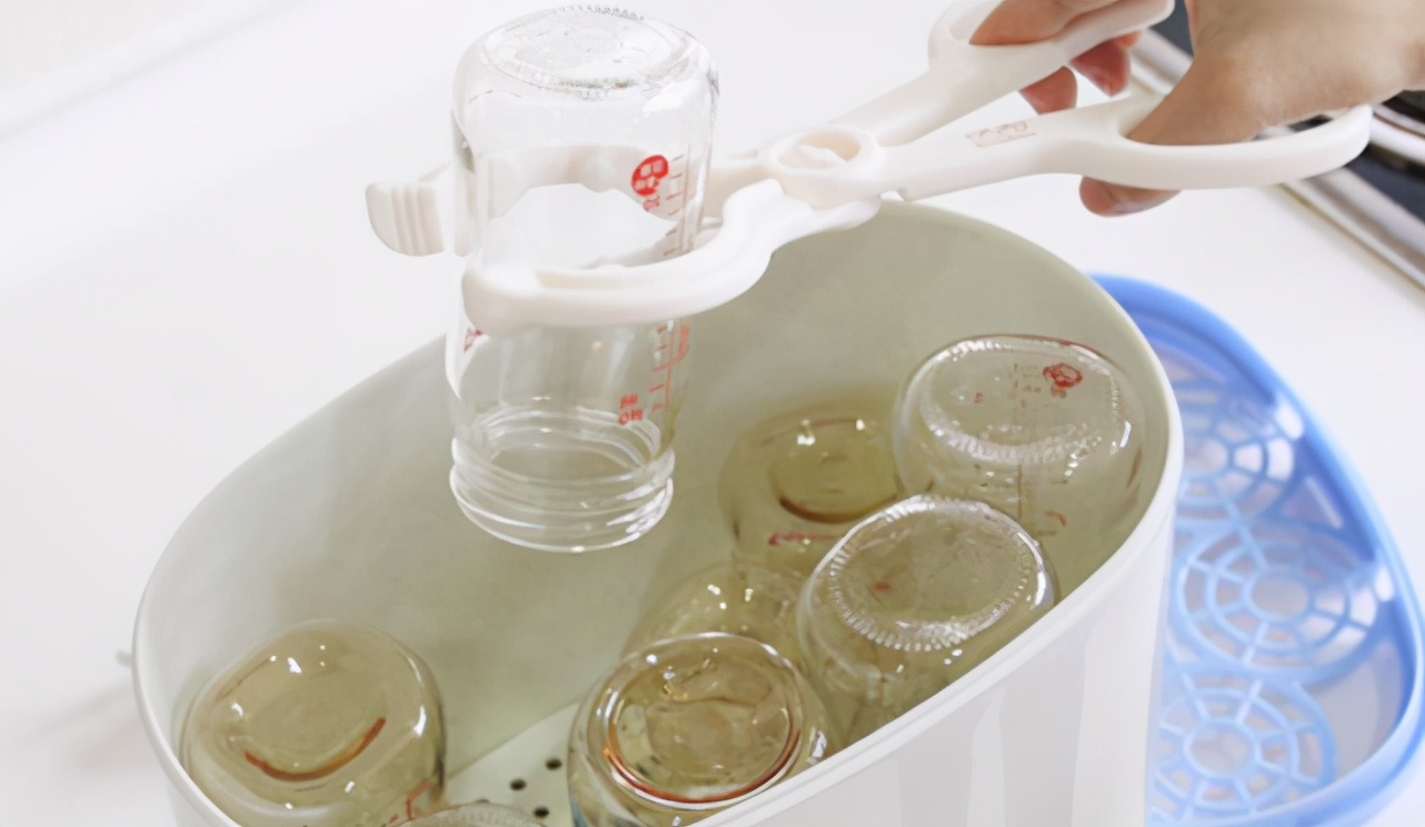 婴儿奶瓶可以放消毒碗柜消毒吗,奶瓶是水煮消毒好还是蒸汽消毒好