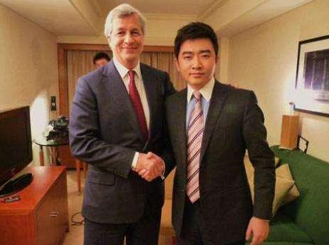 从央视名嘴到阶下囚,芮成钢“被意外死亡”,一手好牌打的稀烂