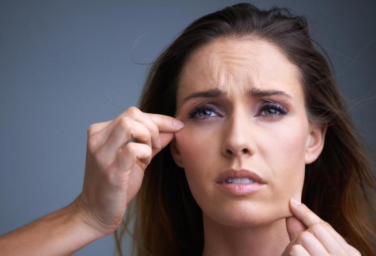 女性绝经后，或会面临4个“难言之隐”，有个很常见，别羞于检查