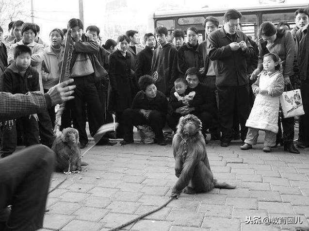 遇到老人摔倒不敢扶可以打110吗,家里没有矿不敢扶老人