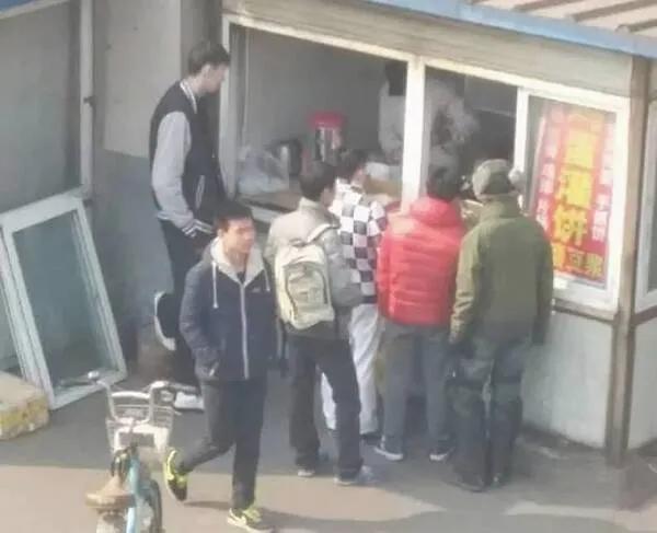 足球球迷和篮球球迷互怼,足球球迷和篮球球迷对喷