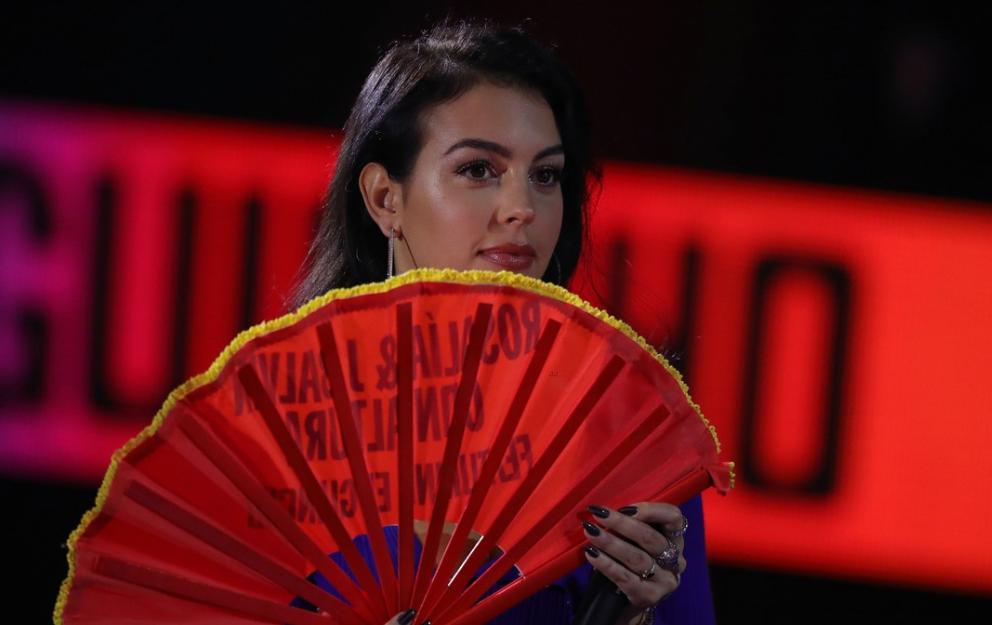 c罗秀恩爱撒狗粮视频,c罗和乔治娜的甜蜜瞬间