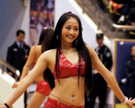 宏远宝贝13年成最老牌啦啦队,丰满性感被模仿,转型变美工程