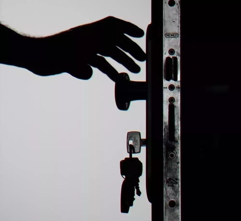 租房黑中介骗定金,租房中介骗局套路大全