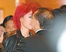 乐坛小天后完整视频,香港小天后邓紫棋成名曲