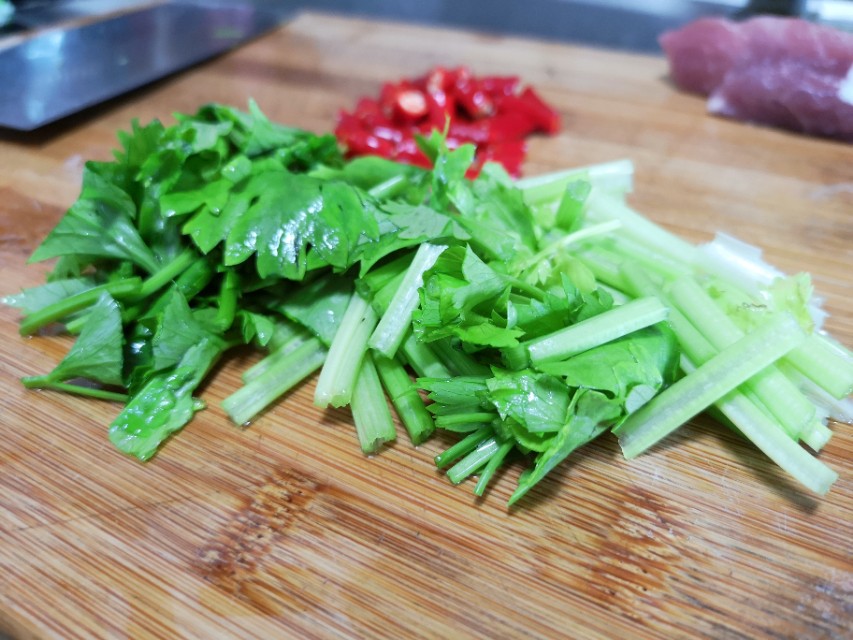 煎鱼老是脱皮怎么回事,煎鱼掉皮怎么补救