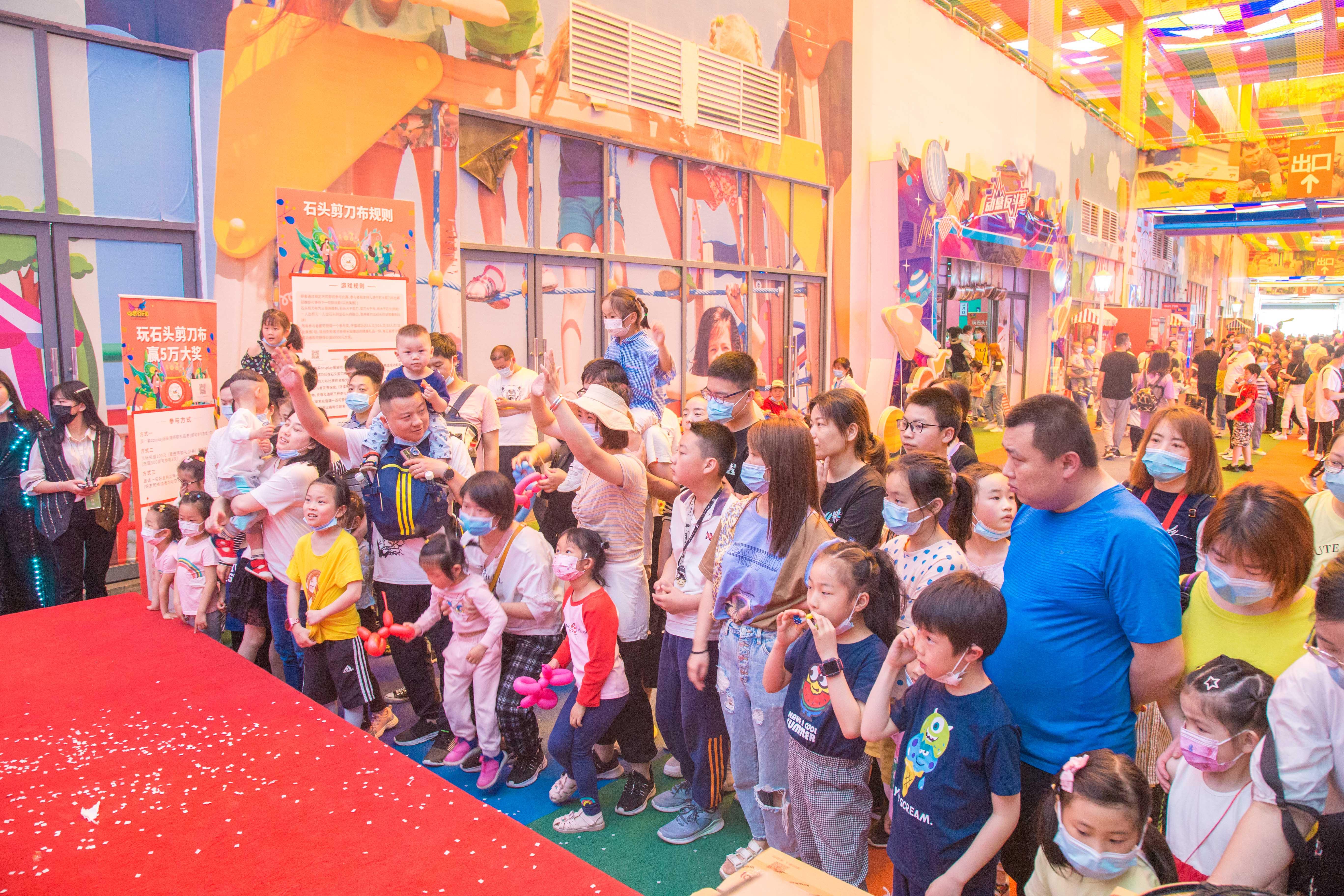 人气乐园游乐场亲子游玩,冬天游乐场室内游玩推荐