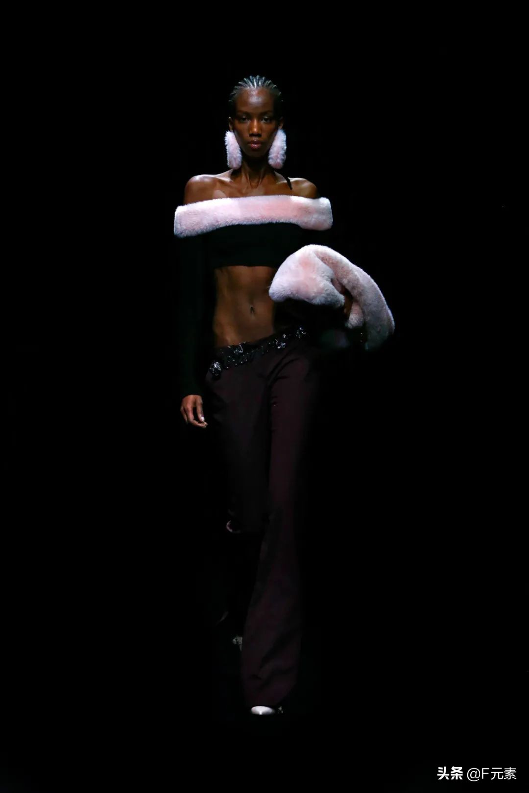 blumarine秋冬系列时装秀,blumarine2022米兰时装