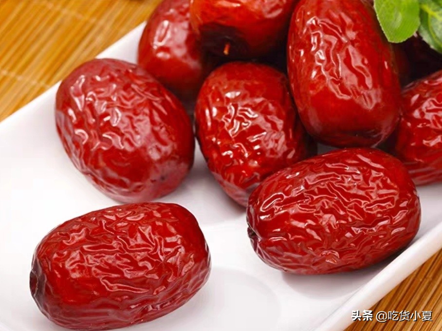 银耳怎么煲粥才能出胶原蛋白,怎样做银耳羹才能熬出胶原蛋白